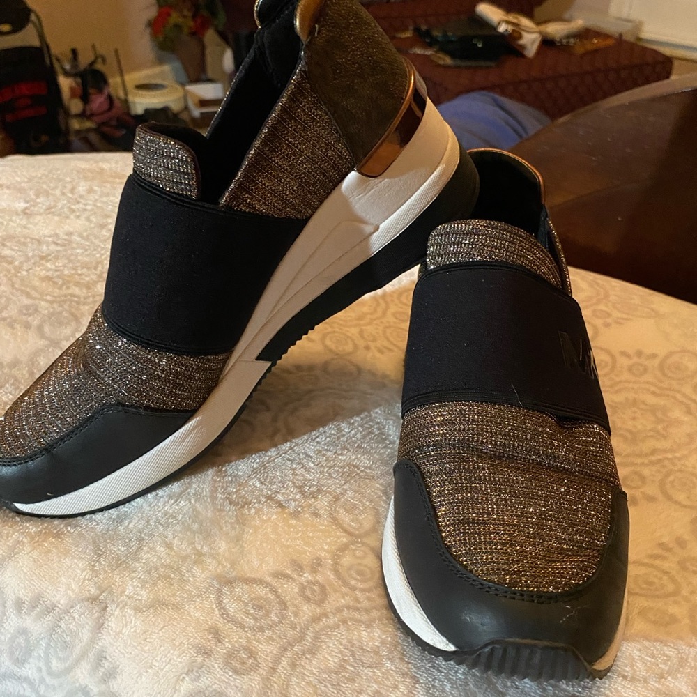 Michael Kors wedge size 8